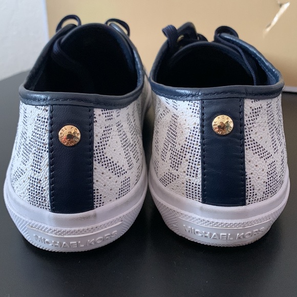 Michael Kors Boerum Sneaker in White/Navy - Picture 6 of 8